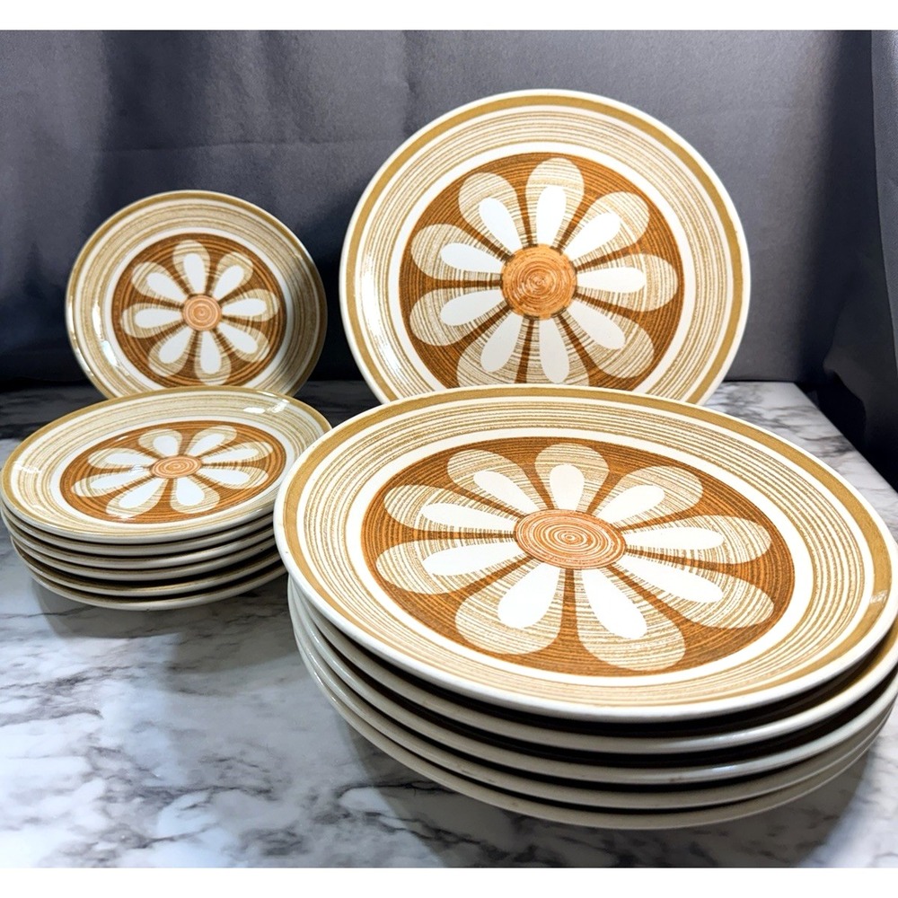 13‎ PC VTG CAVALIER IRONSTONE "SAHARA DAISY" SET 6 PLATES 7 SAUCERS (2633)